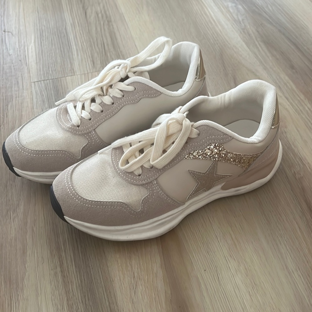 Vintage Havana women’s athletic shoes size 8.5 nude with glitter